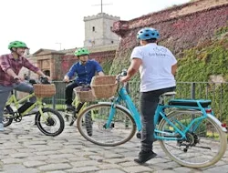 Barcelona: Historical eBike Tour